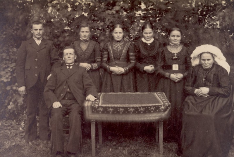 1915_van_de_wal_family.jpg