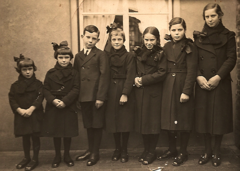 1936_kinderen_van_de_wal_oma_begrafenis.jpg