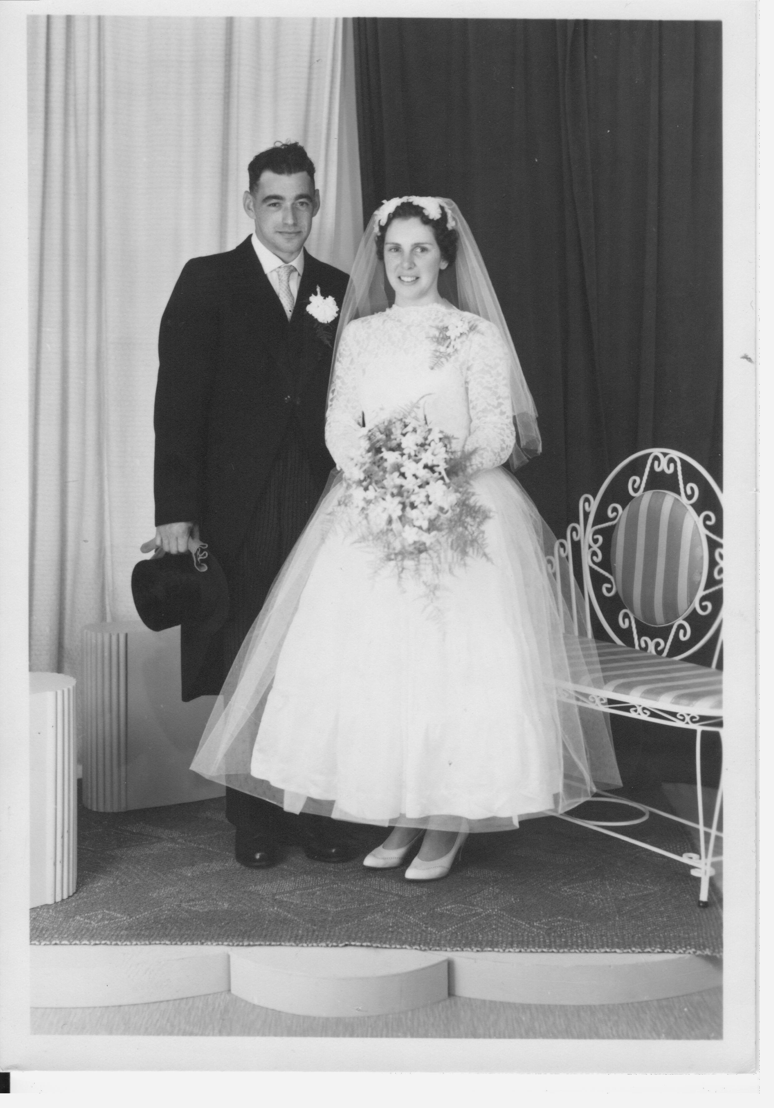 Klik voor foto in apart venster 1959_ad_welten_en_tonia_vd_wal__trouwfoto.jpg