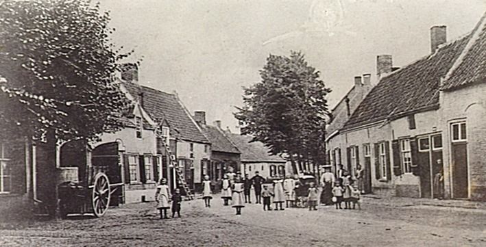 Klik voor foto in apart venster koestraat_ca_1910_koestraat-markt.jpg