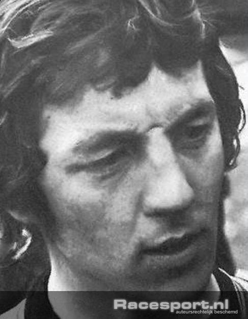 Klik voor foto in apart venster piet_vdwal_1944-2013.jpg