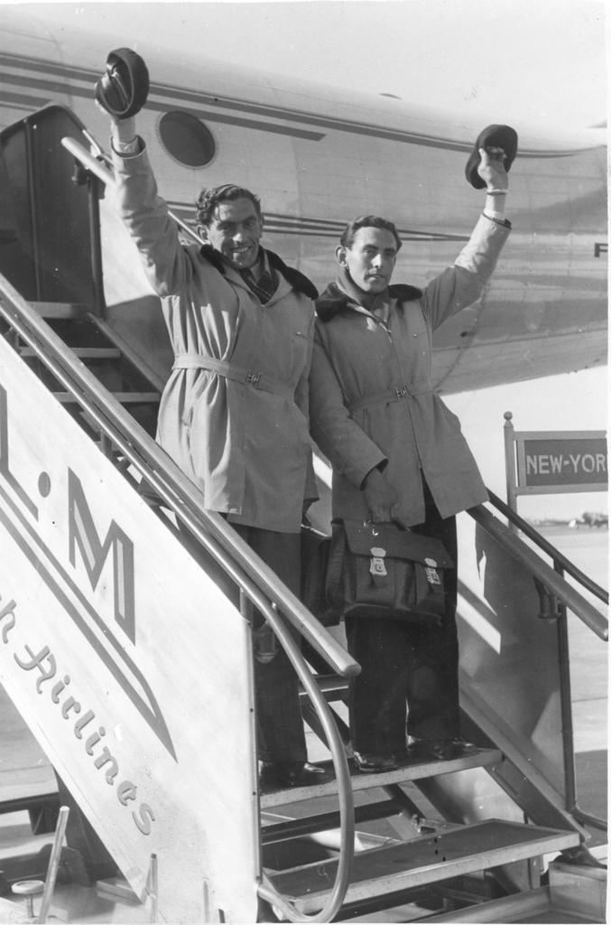 Klik voor foto in apart venster xii-bd_adrianus-7-links_gerardus-10-rechts_1952.jpg